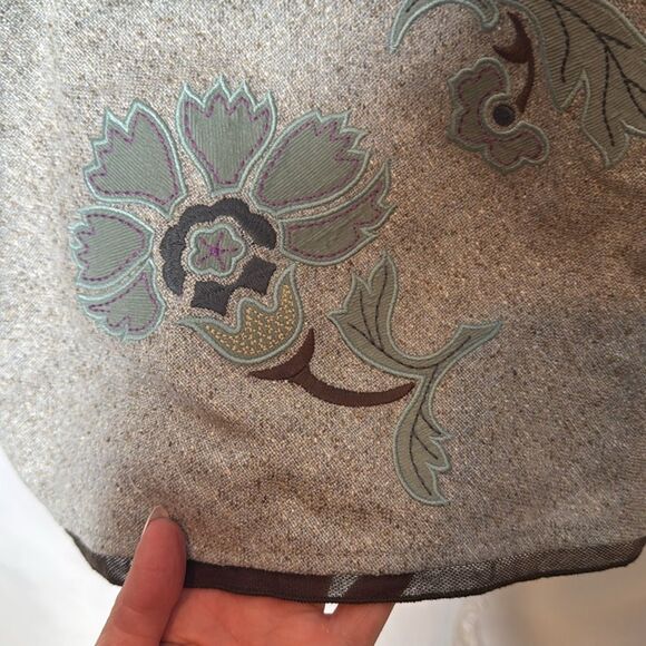 J.Jill Elegant Gray Stretch Floral Embroidered Wool Blend A-Line Skirt. Size 12. - Picture 5 of 8